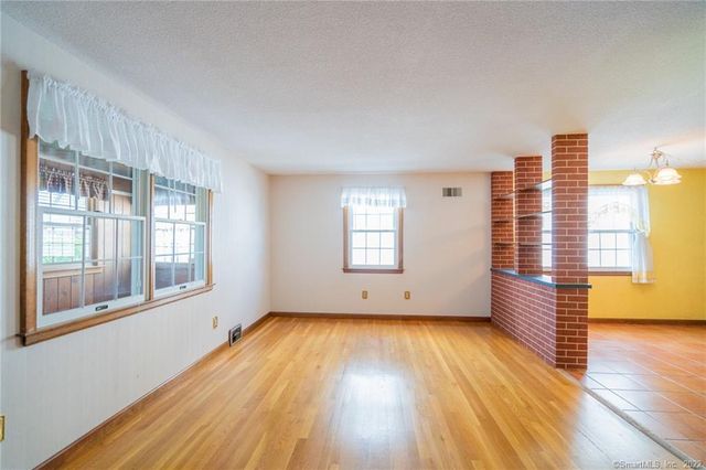 82 Lancaster Road, West Hartford, CT 06119