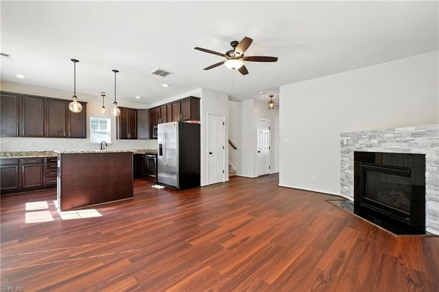 516 Cape Joshua LN, Virginia Beach, VA 23462