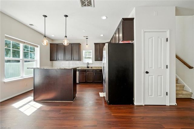 516 Cape Joshua LN, Virginia Beach, VA 23462