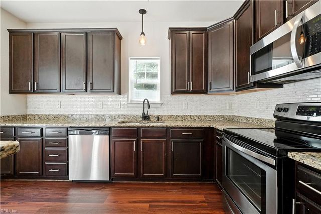 516 Cape Joshua LN, Virginia Beach, VA 23462