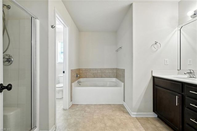 516 Cape Joshua LN, Virginia Beach, VA 23462