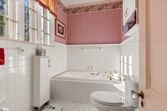 780 W Main Street, Laurens, SC 29360