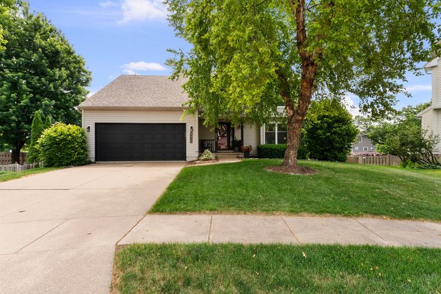 4478 34TH Street Court, Bettendorf, IA 52722