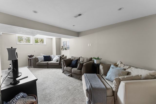 4478 34TH Street Court, Bettendorf, IA 52722