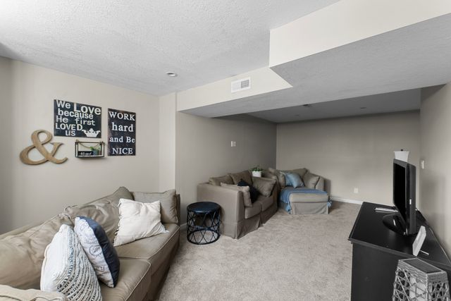 4478 34TH Street Court, Bettendorf, IA 52722