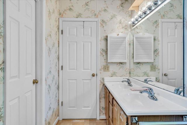 1980 Ashley LN, Roanoke, VA 24018