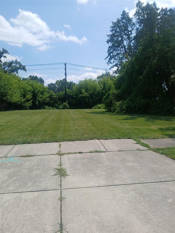 19095 Hilton Drive, Southfield, MI 48075