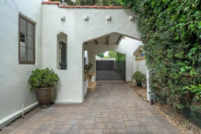 1014 N Marengo Avenue, Pasadena, CA 91103