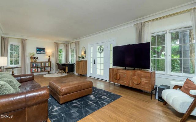 1014 N Marengo Avenue, Pasadena, CA 91103