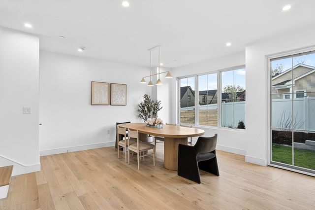 17 Jewett Place 2, Newton, MA 02458
