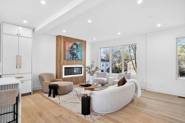 17 Jewett Place 2, Newton, MA 02458