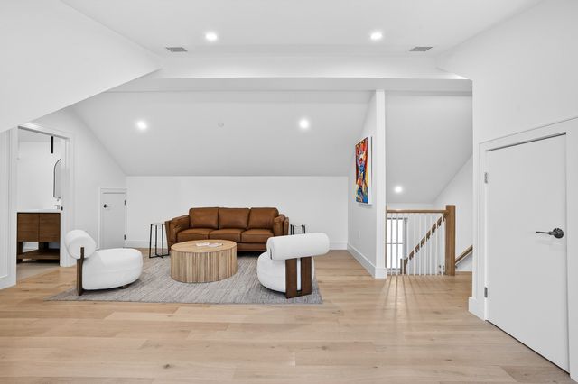 17 Jewett Place 2, Newton, MA 02458