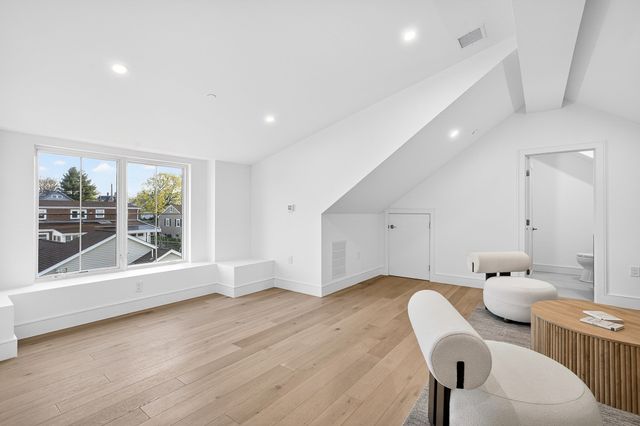 17 Jewett Place 2, Newton, MA 02458