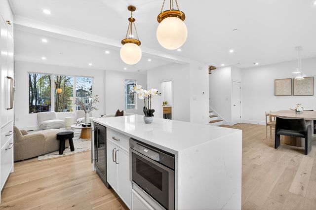 17 Jewett Place 2, Newton, MA 02458