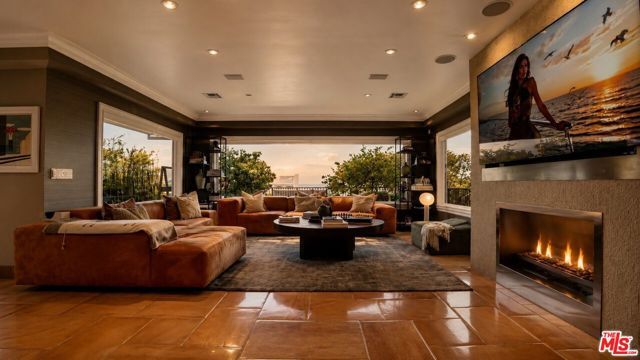 8740 W St Ives Drive, Los Angeles, CA 90069