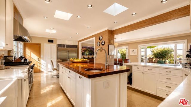 8740 W St Ives Drive, Los Angeles, CA 90069