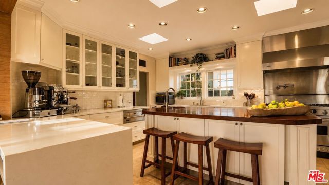 8740 W St Ives Drive, Los Angeles, CA 90069