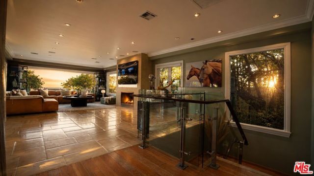 8740 W St Ives Drive, Los Angeles, CA 90069