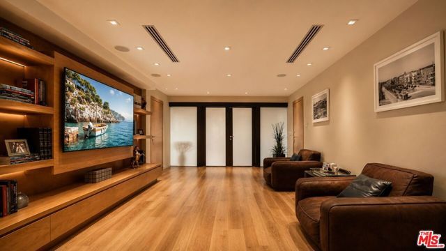 8740 W St Ives Drive, Los Angeles, CA 90069