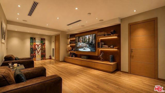 8740 W St Ives Drive, Los Angeles, CA 90069