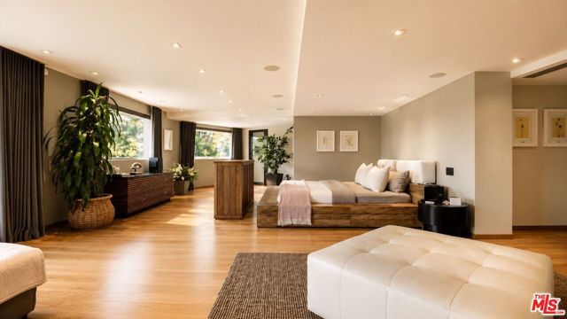 8740 W St Ives Drive, Los Angeles, CA 90069