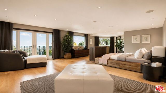 8740 W St Ives Drive, Los Angeles, CA 90069