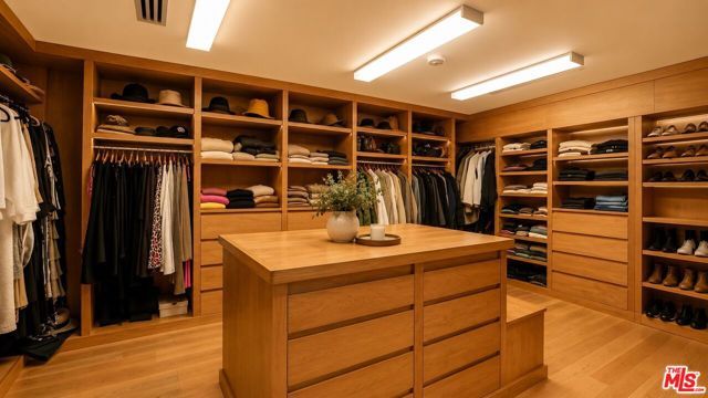 8740 W St Ives Drive, Los Angeles, CA 90069