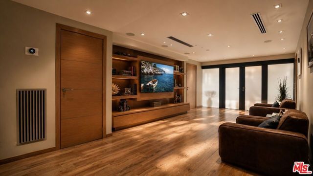 8740 W St Ives Drive, Los Angeles, CA 90069