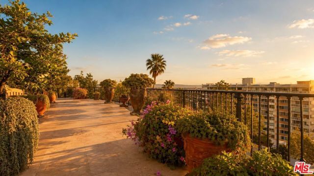 8740 W St Ives Drive, Los Angeles, CA 90069