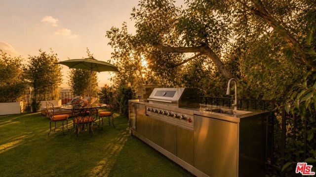 8740 W St Ives Drive, Los Angeles, CA 90069