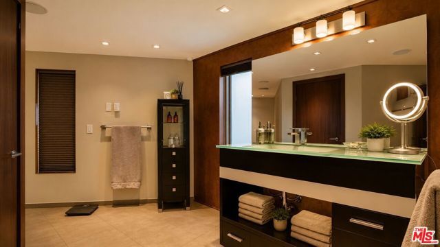 8740 W St Ives Drive, Los Angeles, CA 90069