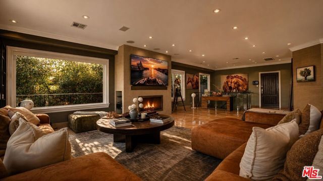 8740 W St Ives Drive, Los Angeles, CA 90069