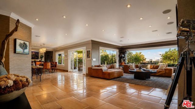 8740 W St Ives Drive, Los Angeles, CA 90069