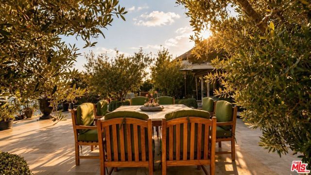 8740 W St Ives Drive, Los Angeles, CA 90069