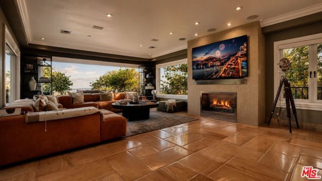 8740 W St Ives Drive, Los Angeles, CA 90069