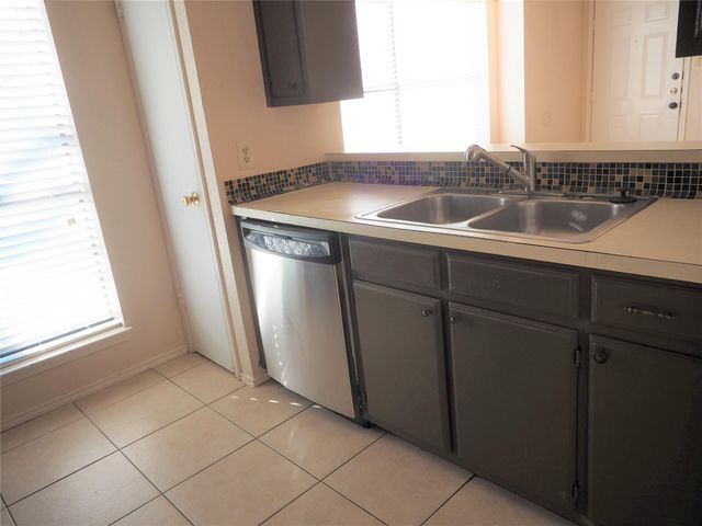 1403 Hermitage DR, Round Rock, TX 78681