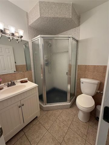 5141 W Oakland Park Blvd 311, Lauderdale Lakes, FL 33313