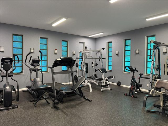 5141 W Oakland Park Blvd 311, Lauderdale Lakes, FL 33313