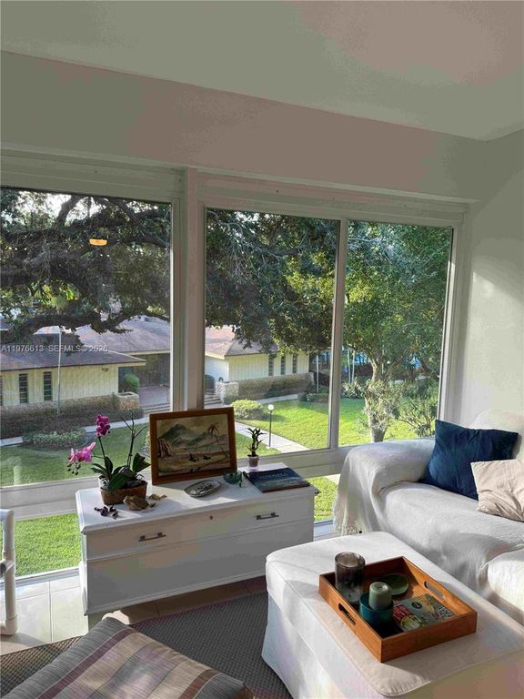 5141 W Oakland Park Blvd 311, Lauderdale Lakes, FL 33313