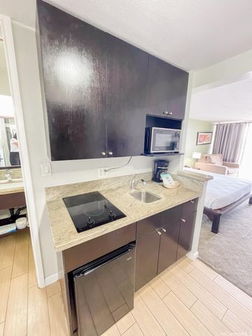 445 Seaside Avenue 3714, Honolulu, HI 96815