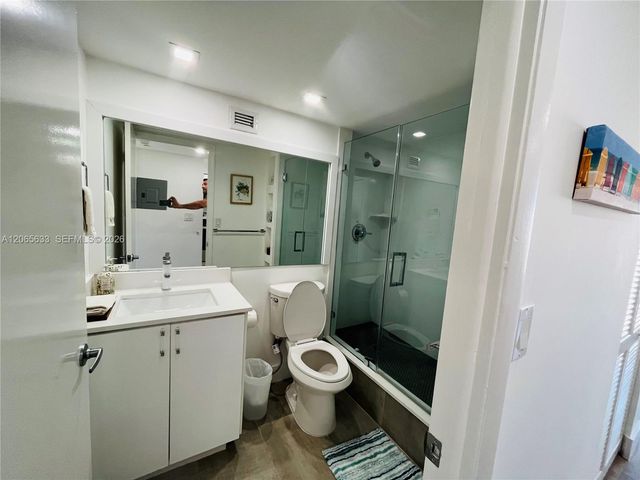 1450 Brickell Bay Drive 1414, Miami, FL 33131