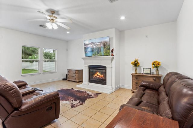 54 Middle Borondo, La Marque, TX 77568