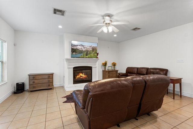 54 Middle Borondo, La Marque, TX 77568