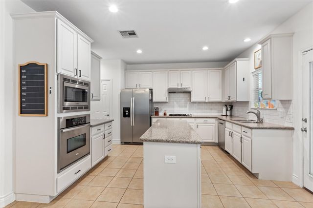 54 Middle Borondo, La Marque, TX 77568