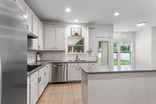 54 Middle Borondo, La Marque, TX 77568
