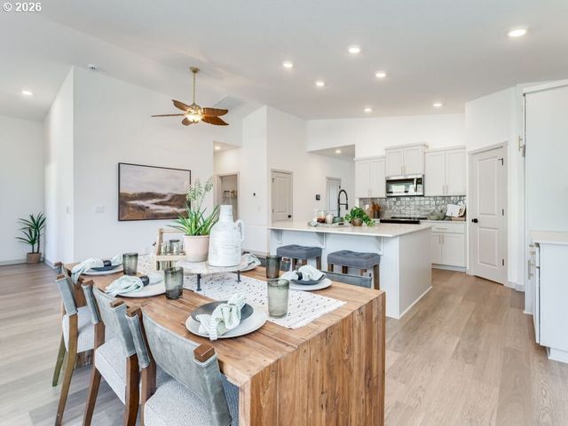 1127 W 15TH St, La Center, WA 98629