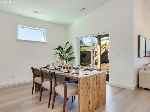 1127 W 15TH St, La Center, WA 98629