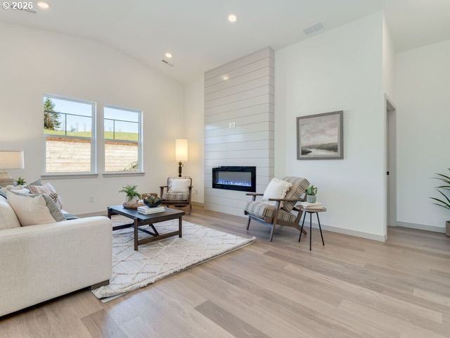 1127 W 15TH St, La Center, WA 98629