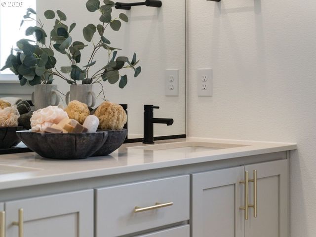 1127 W 15TH St, La Center, WA 98629