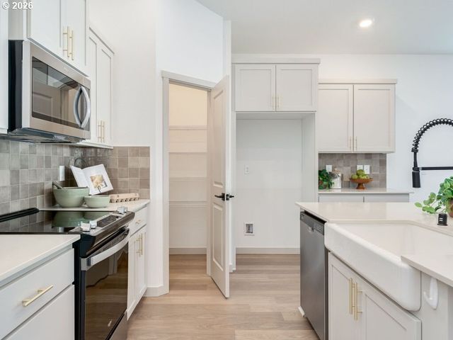 1127 W 15TH St, La Center, WA 98629